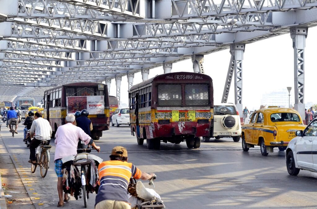 Howrah Bridge, Kolkata, the landmark on the Flat Rent Kolkata logo